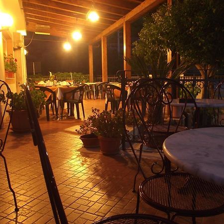 פיאצה ארמרינה Hotel Ristorante Mosaici מראה חיצוני תמונה
