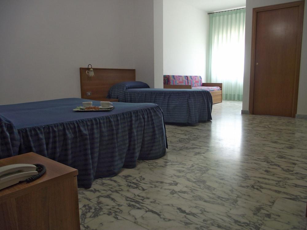 פיאצה ארמרינה Hotel Ristorante Mosaici מראה חיצוני תמונה