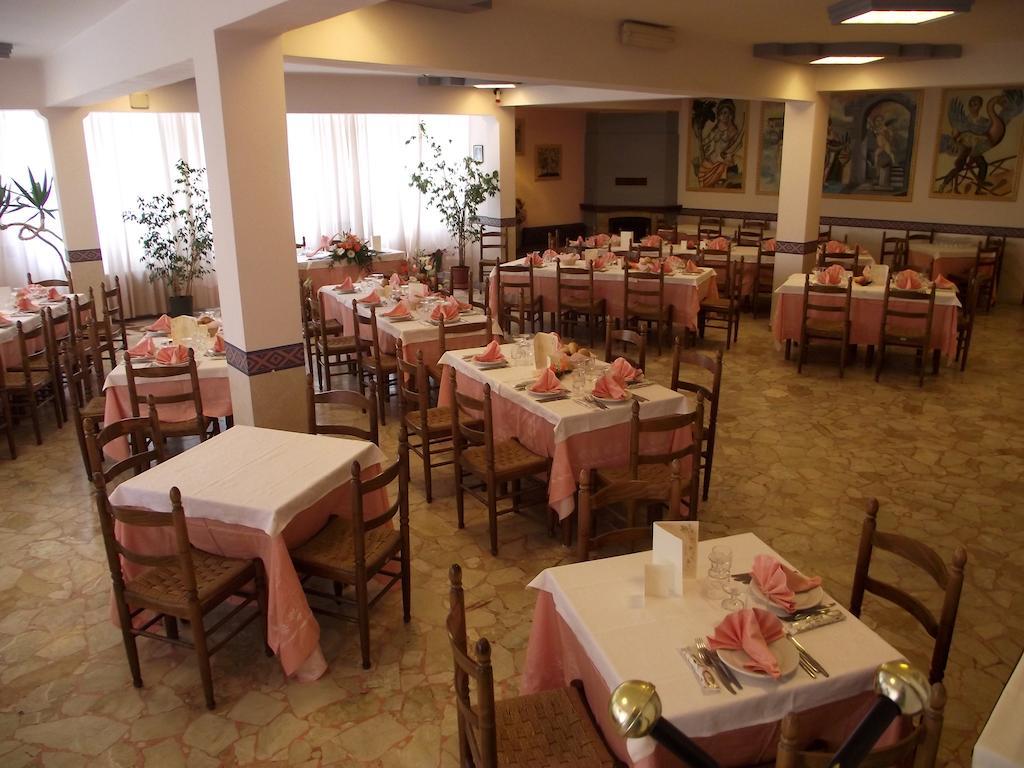פיאצה ארמרינה Hotel Ristorante Mosaici מראה חיצוני תמונה