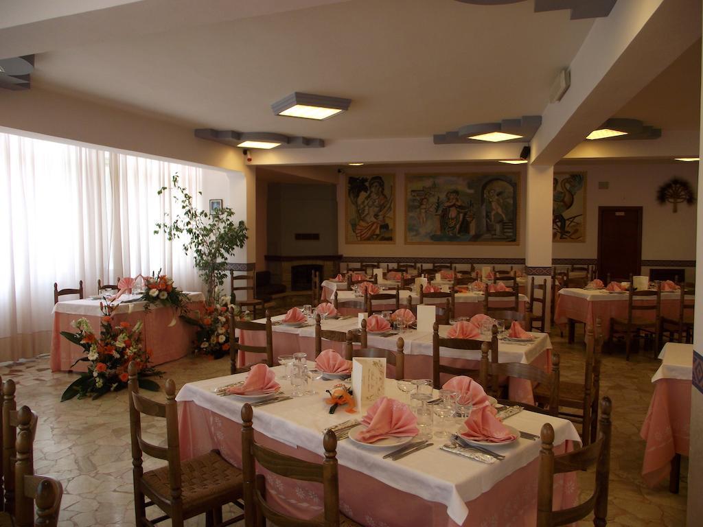 פיאצה ארמרינה Hotel Ristorante Mosaici מראה חיצוני תמונה