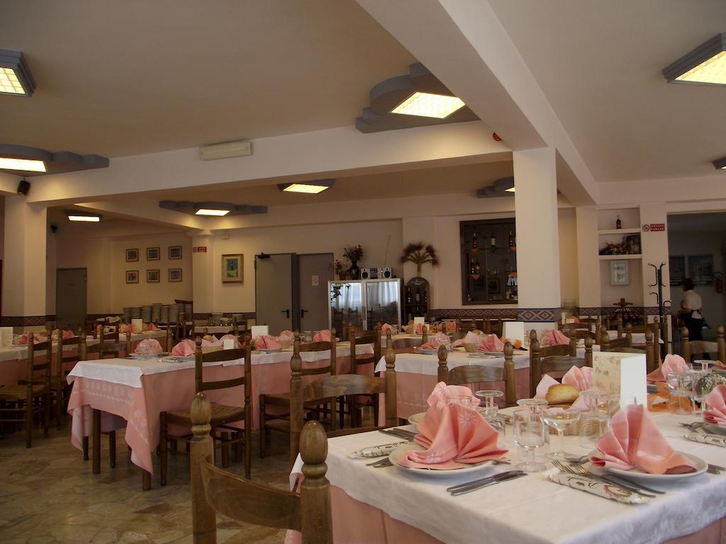 פיאצה ארמרינה Hotel Ristorante Mosaici מראה חיצוני תמונה