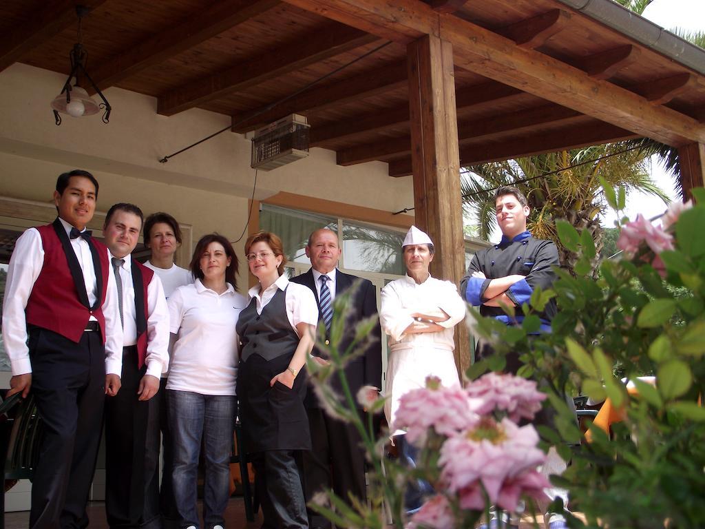 פיאצה ארמרינה Hotel Ristorante Mosaici מראה חיצוני תמונה