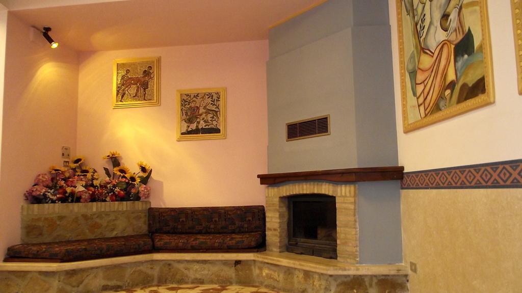 פיאצה ארמרינה Hotel Ristorante Mosaici מראה חיצוני תמונה