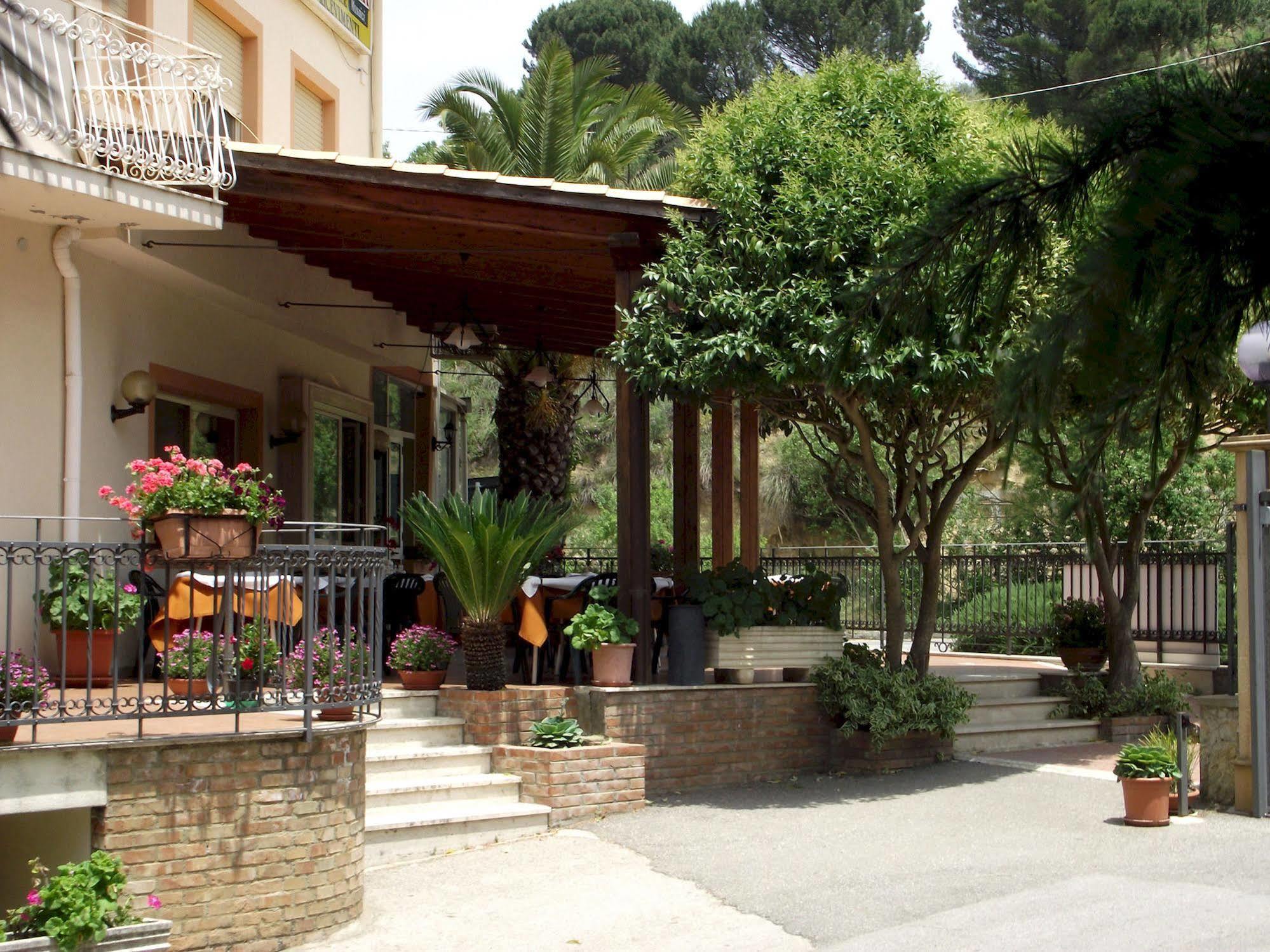 פיאצה ארמרינה Hotel Ristorante Mosaici מראה חיצוני תמונה