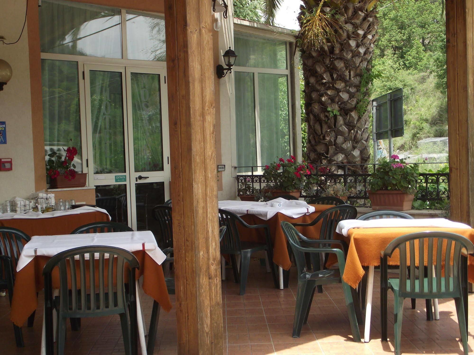 פיאצה ארמרינה Hotel Ristorante Mosaici מראה חיצוני תמונה