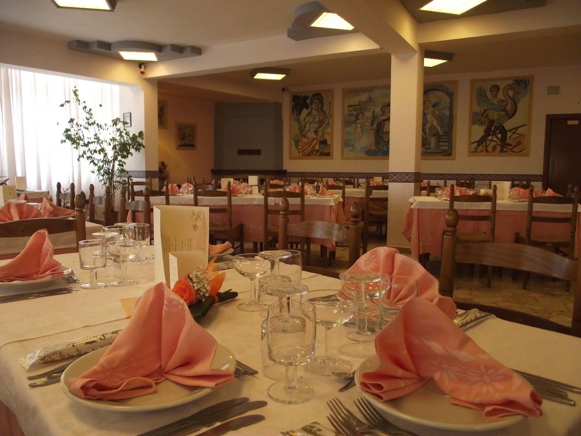 פיאצה ארמרינה Hotel Ristorante Mosaici מראה חיצוני תמונה