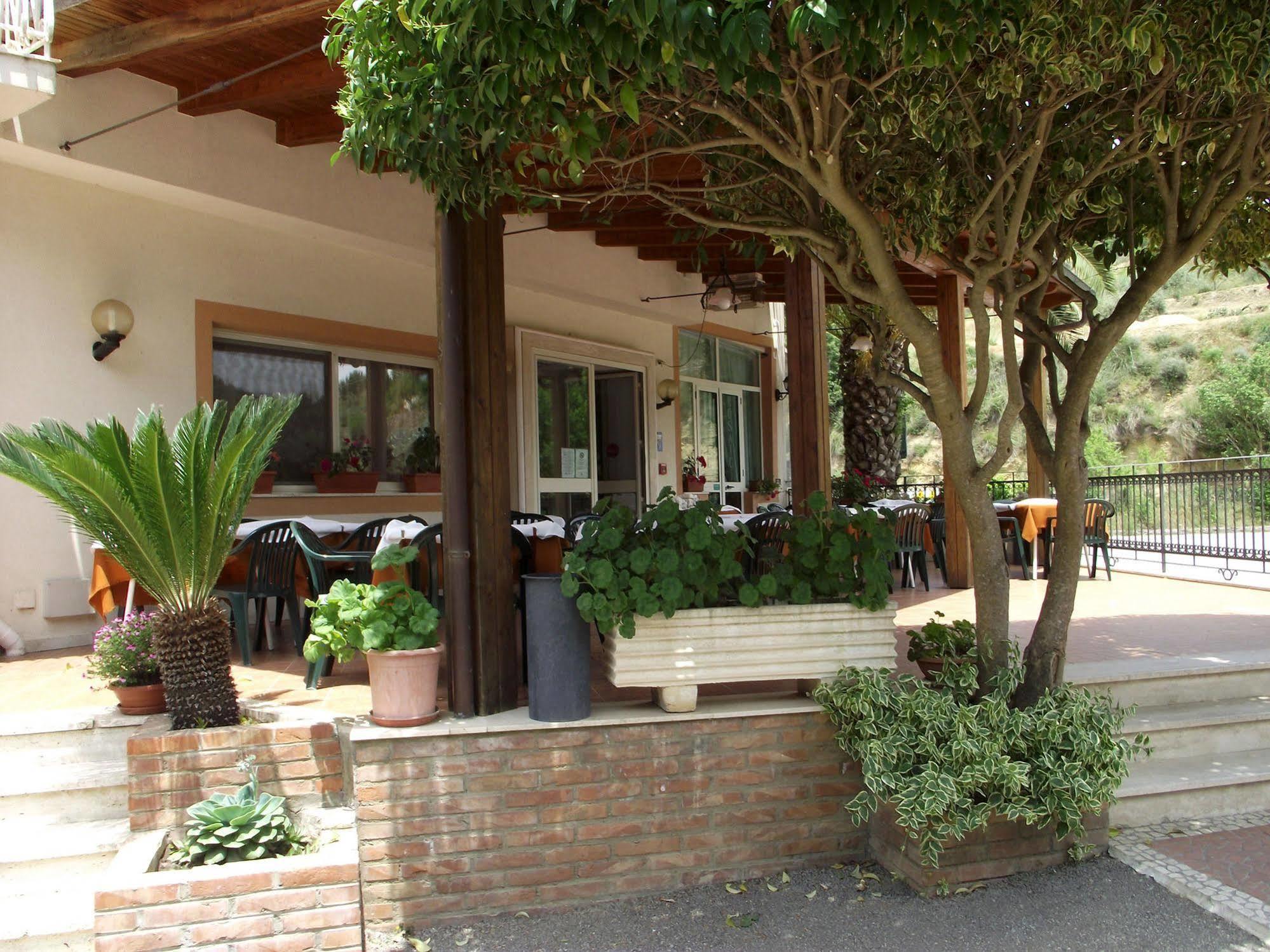 פיאצה ארמרינה Hotel Ristorante Mosaici מראה חיצוני תמונה