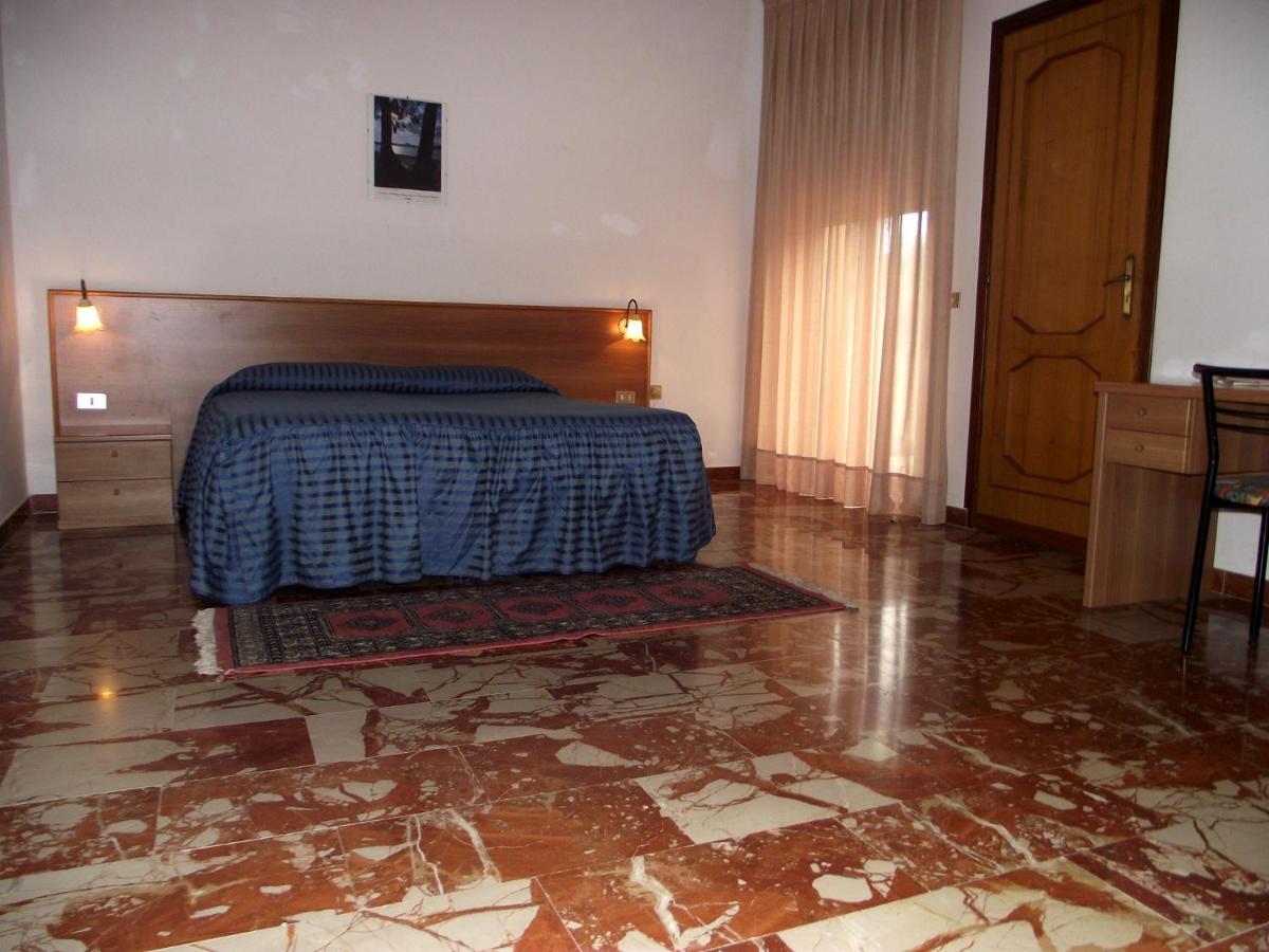 פיאצה ארמרינה Hotel Ristorante Mosaici חדר תמונה